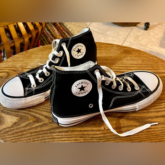 Urban Graffiti Black High Top Sneakers Size 8.5 Women & Size 7 Mens - Picture 7 of 7